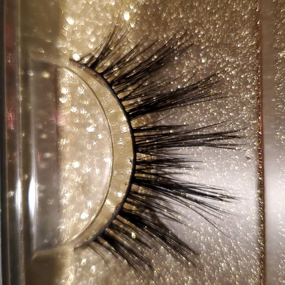 Lashes - Picture 2 of 2